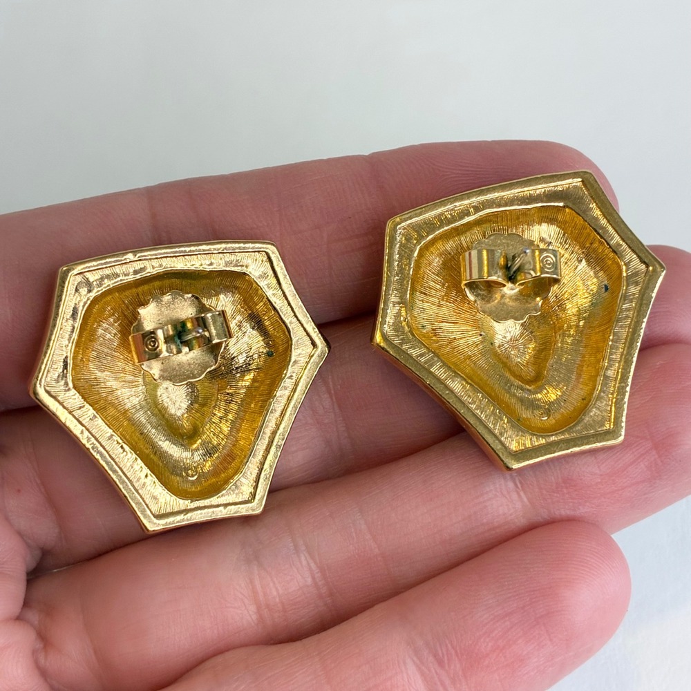 Vintage Avon Lion Head Earrings Gold Tone Black Enamel Shield Studs - Picture 2 of 12
